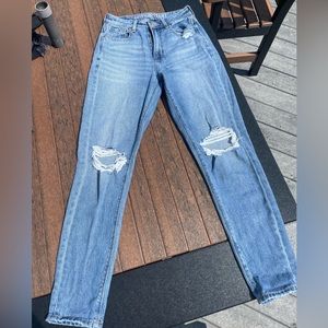 American Eagle Mom Jean: Size 000